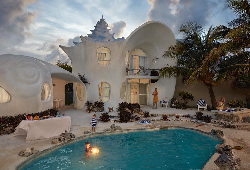 SANDY FEET AND SEASHELLS WELCOME HERE!