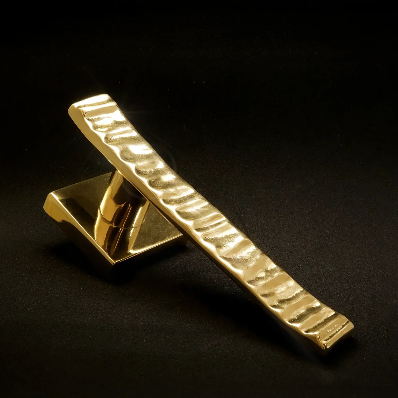 THE ART OF DOOR LEVERS BY PULLCAST: ELEVATING EVERYDAY FUNCTION