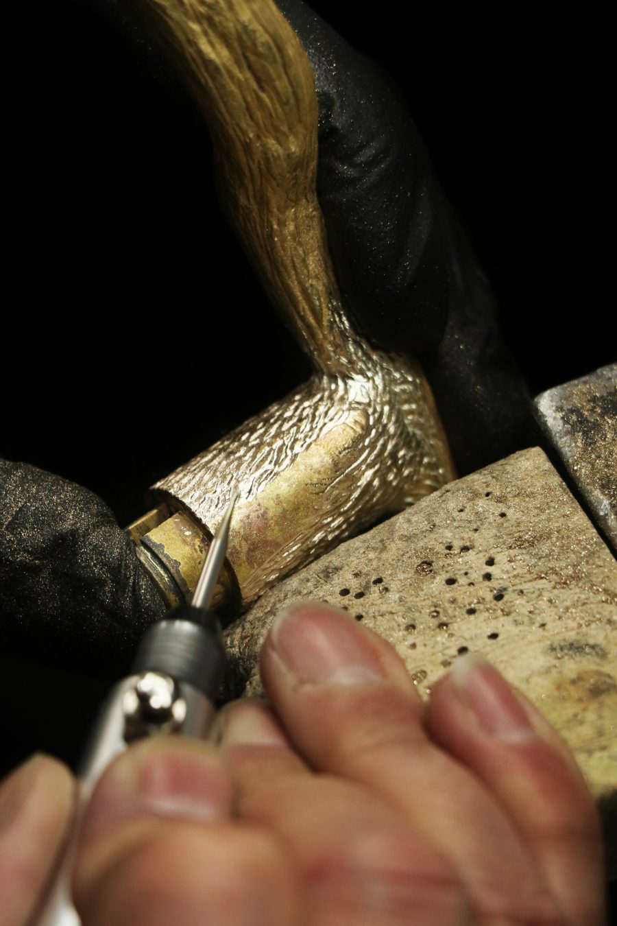 HOW TO EMBRACE IMPERFECTION: THE BEAUTY OF HANDCRAFTED HARDWARE