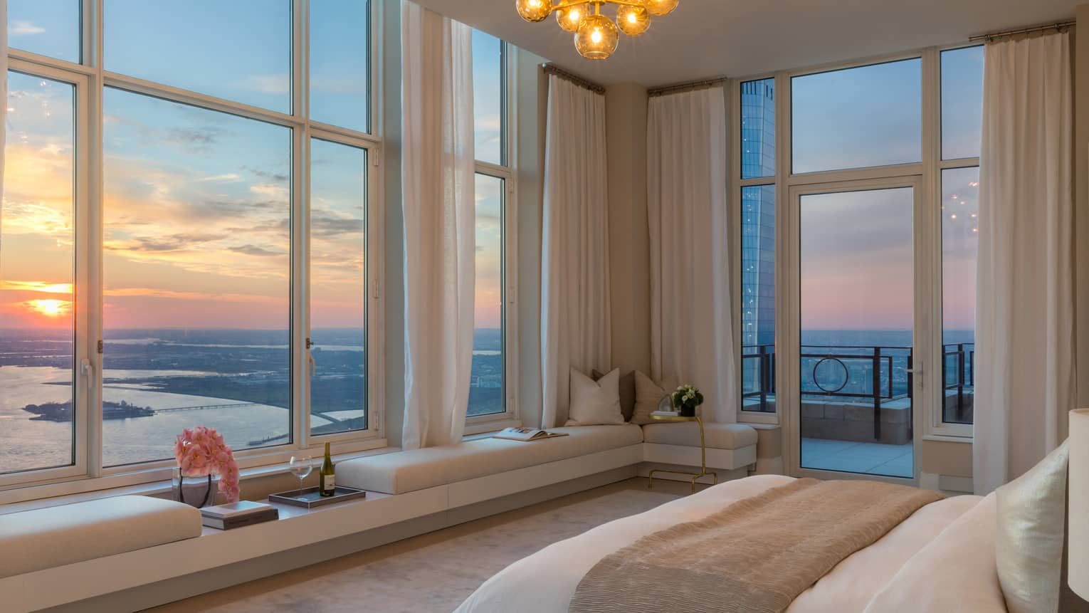 FOUR SEASONS PRIVATE RESIDENCES NEW YORK DOWNTOWN: EXCEPTIONAL LIVING