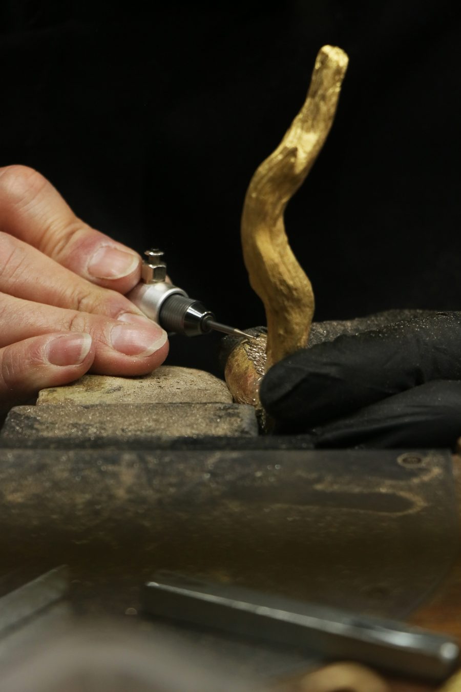 HOW TO EMBRACE IMPERFECTION: THE BEAUTY OF HANDCRAFTED HARDWARE