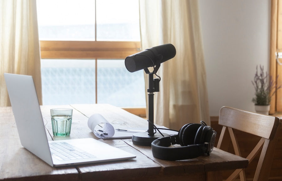 MUST-LISTEN PODCASTS ABOUT INTERIOR DESIGN: LEARN FROM THE BEST