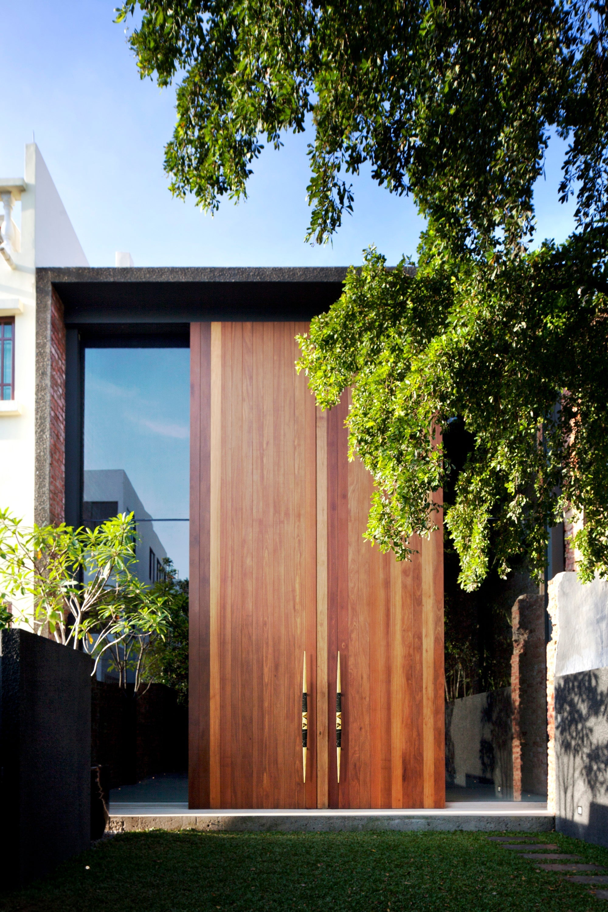 SUMMER ARRIVAL 2025: EMBRACE THE SEASON’S TRENDS WITH SCULPTURAL HARDWARE
